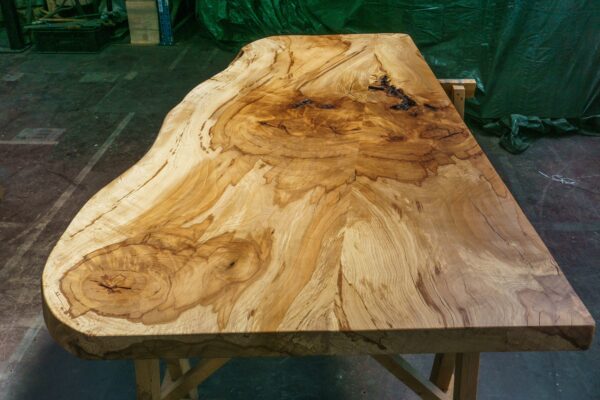 Tafel van beukenhout met “slaap”